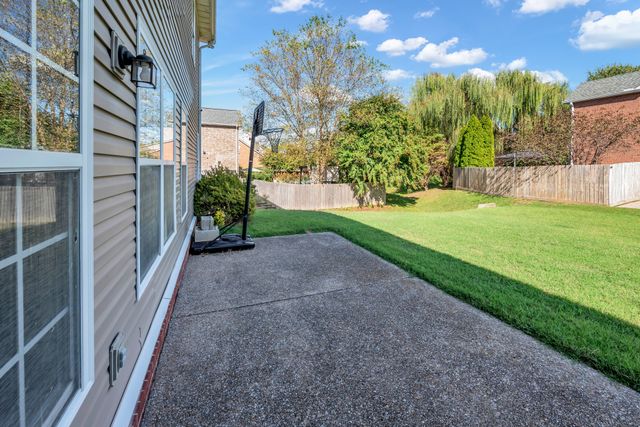 1033 Wyntergrace Farm Rd, Old Hickory, TN 37138