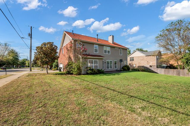 1033 Wyntergrace Farm Rd, Old Hickory, TN 37138