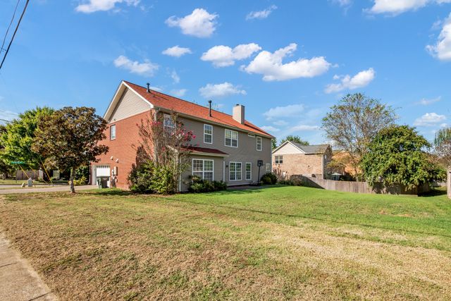 1033 Wyntergrace Farm Rd, Old Hickory, TN 37138