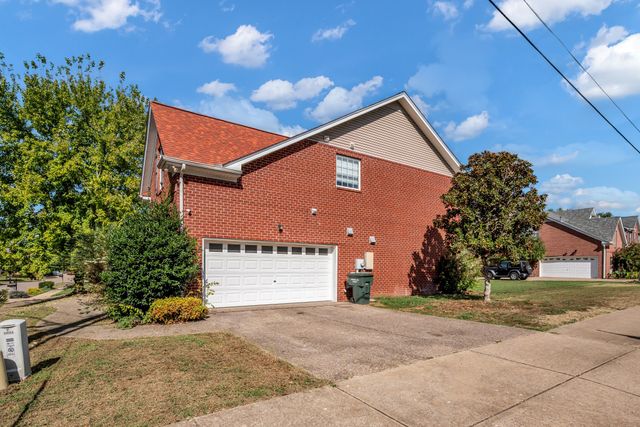 1033 Wyntergrace Farm Rd, Old Hickory, TN 37138