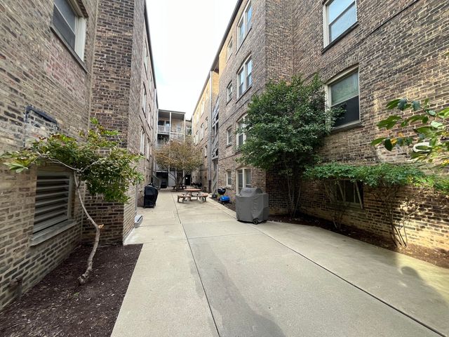 623 Washington Boulevard 2N, Oak Park, IL 60302