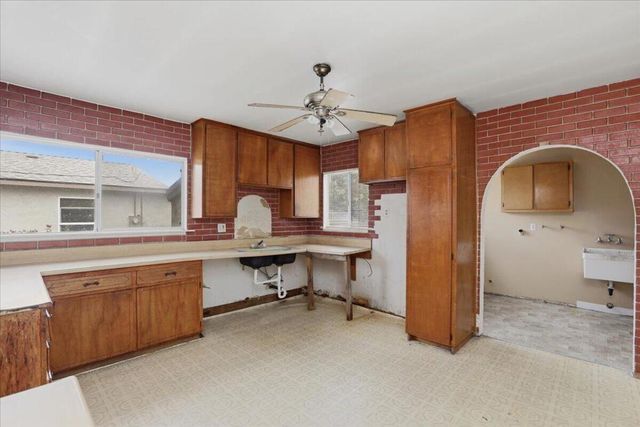 1079 Magnolia Avenue W, San Bernardino, CA 92411