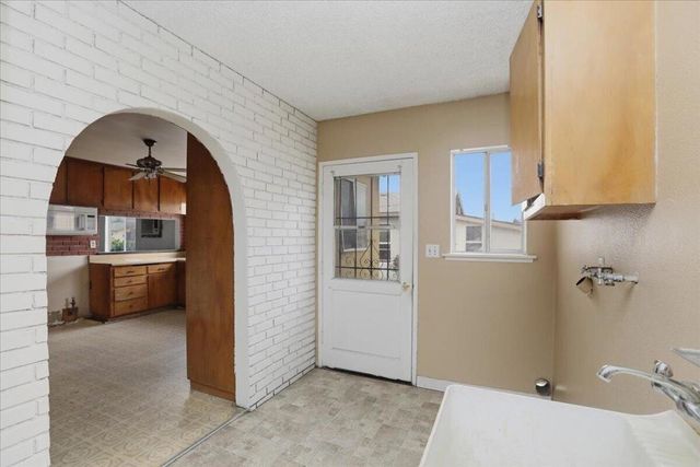 1079 Magnolia Avenue W, San Bernardino, CA 92411
