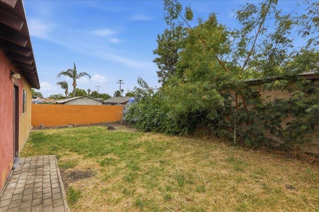 1079 Magnolia Avenue W, San Bernardino, CA 92411