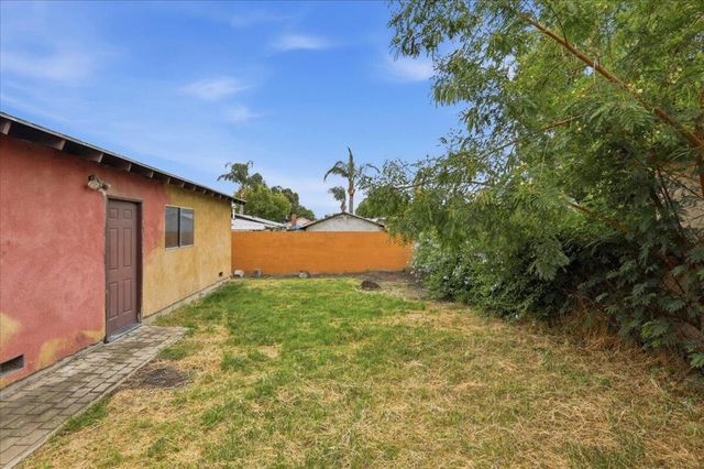 1079 Magnolia Avenue W, San Bernardino, CA 92411