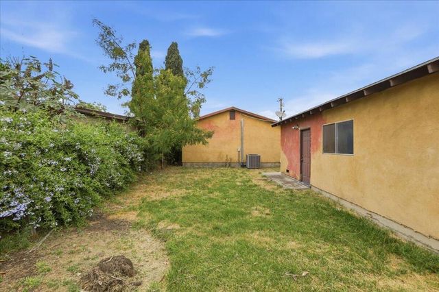 1079 Magnolia Avenue W, San Bernardino, CA 92411