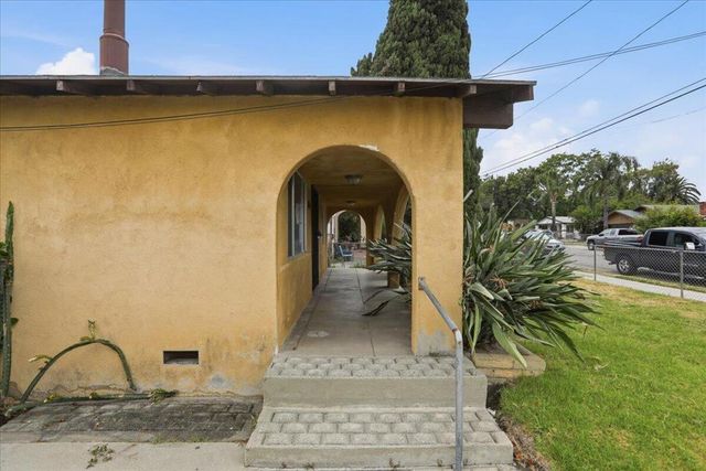 1079 Magnolia Avenue W, San Bernardino, CA 92411