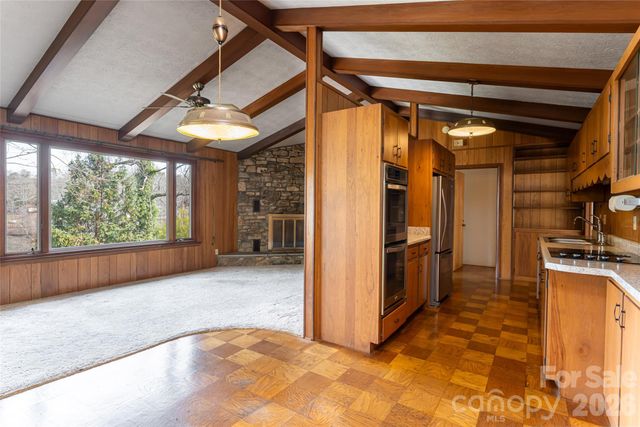 180 Lakewood Drive, Asheville, NC 28803