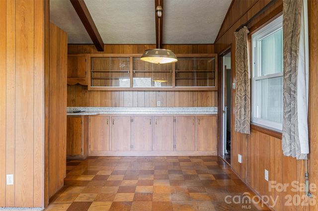 180 Lakewood Drive, Asheville, NC 28803