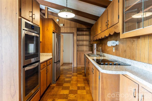 180 Lakewood Drive, Asheville, NC 28803