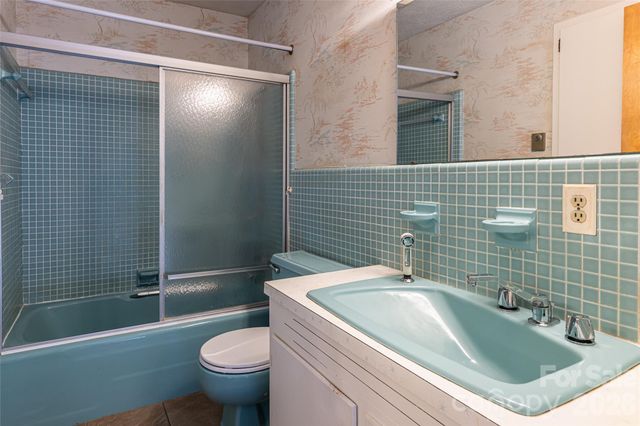 180 Lakewood Drive, Asheville, NC 28803