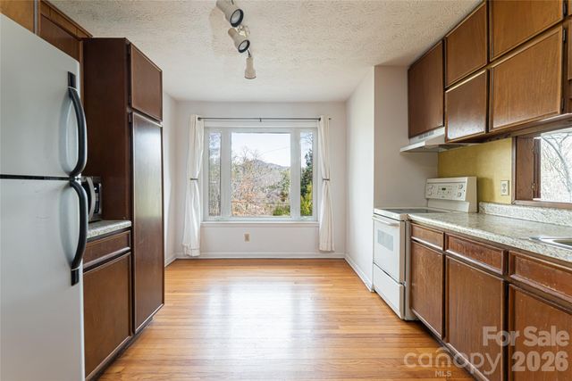 180 Lakewood Drive, Asheville, NC 28803