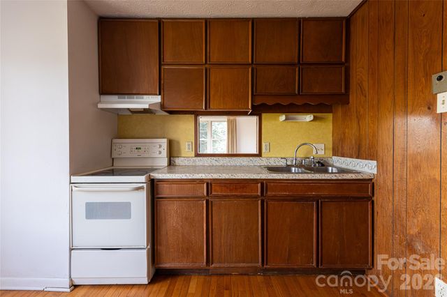 180 Lakewood Drive, Asheville, NC 28803