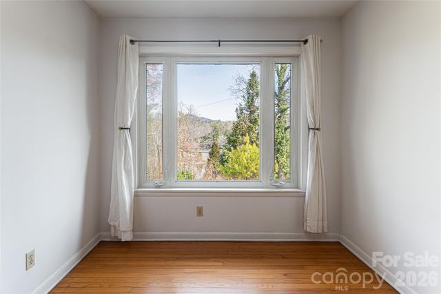 180 Lakewood Drive, Asheville, NC 28803