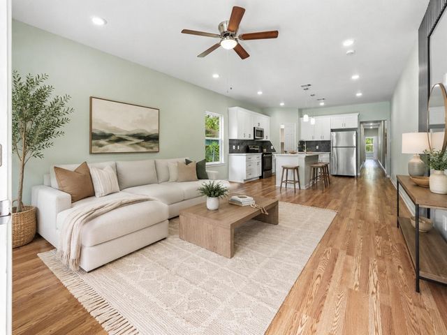 819 Junction Avenue A, Cleveland, TX 77328