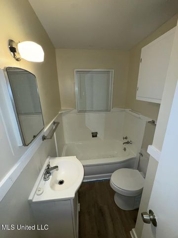 1618 Kentwood Drive, Jackson, MS 39212