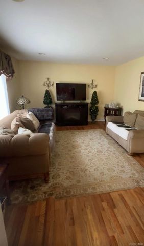 43 N Cozine Road, Manorville, NY 11949
