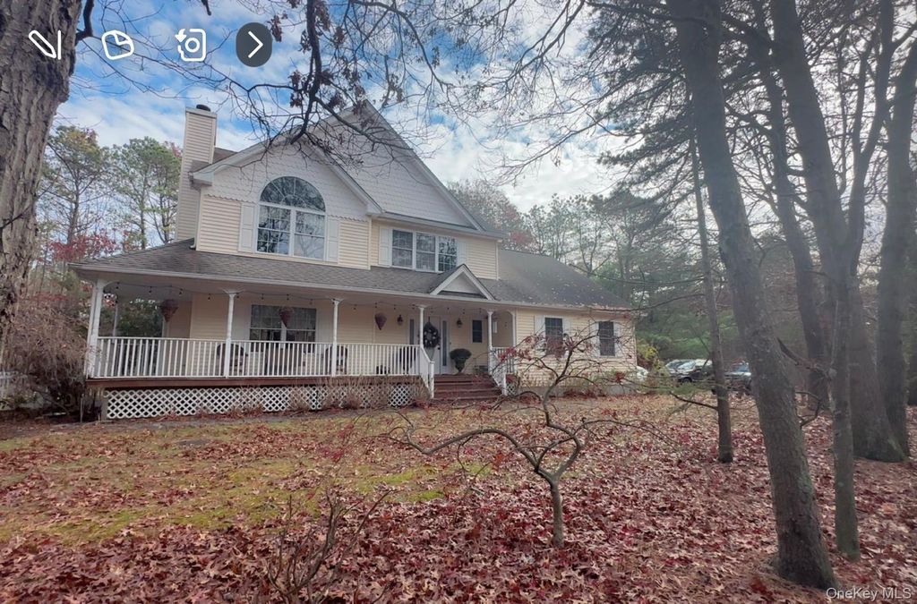 43 N Cozine Road, Manorville, NY 11949