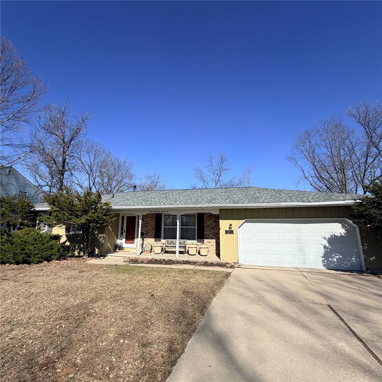 3022 Alleghany Drive NE, Cedar Rapids, IA 52402