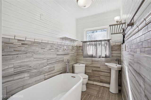 2008 Southlawn Drive, Des Moines, IA 50315