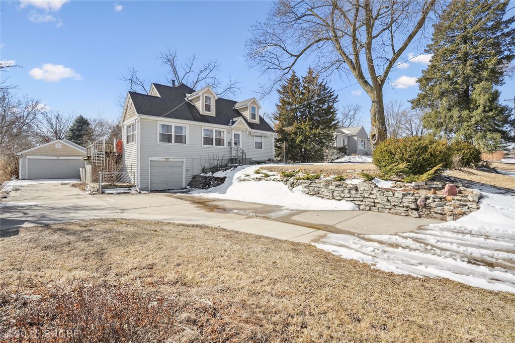 2008 Southlawn Drive, Des Moines, IA 50315