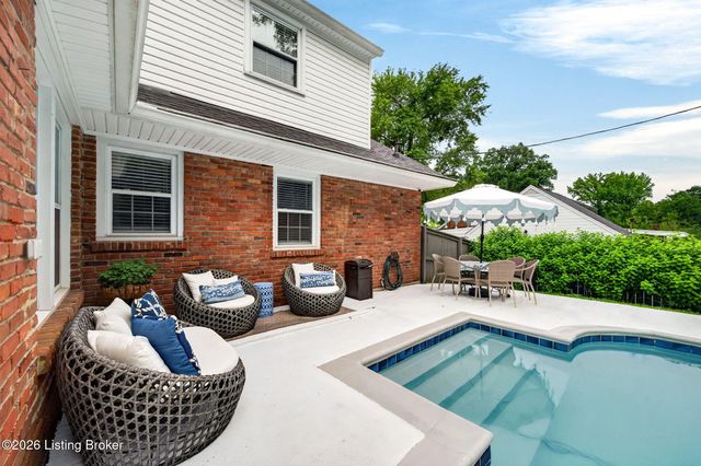 1901 Daleview Ln, Louisville, KY 40207