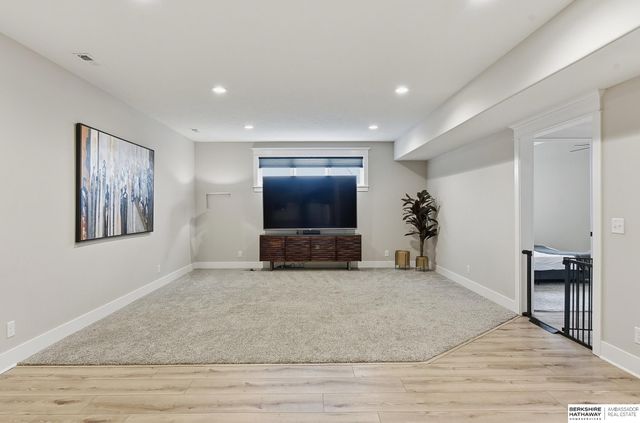 12357 Cooper Street, Papillion, NE 68046