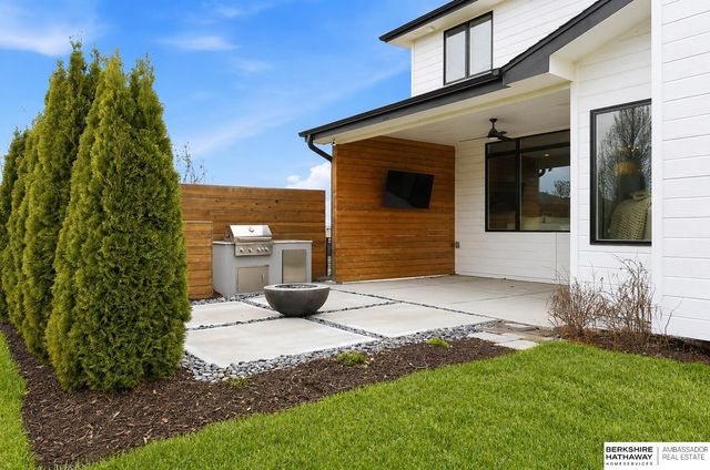 12357 Cooper Street, Papillion, NE 68046