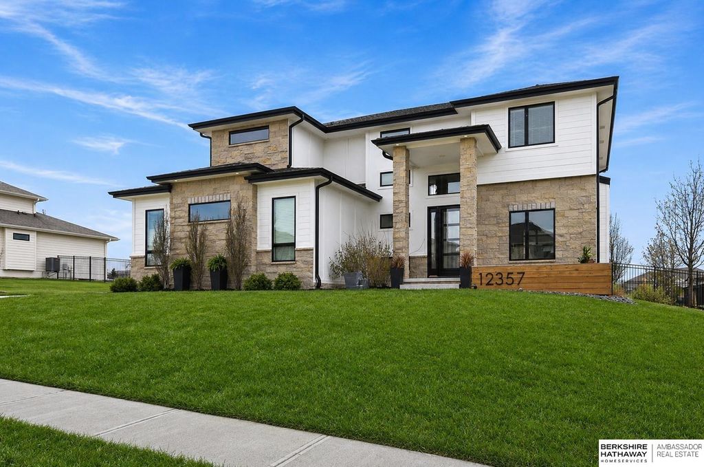 12357 Cooper Street, Papillion, NE 68046