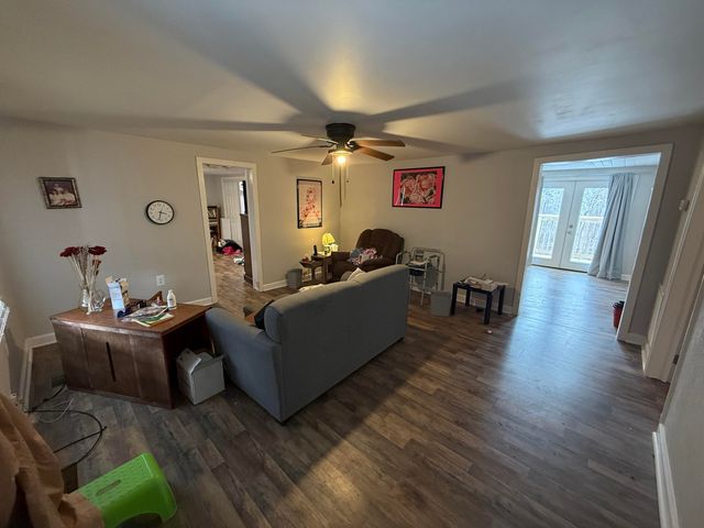 1356 W Pine Hill Road, London, KY 40744