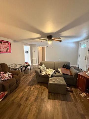 1356 W Pine Hill Road, London, KY 40744