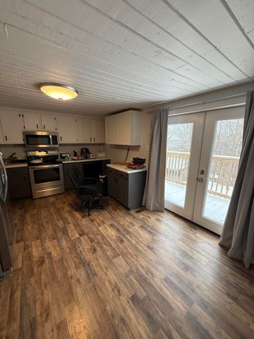 1356 W Pine Hill Road, London, KY 40744