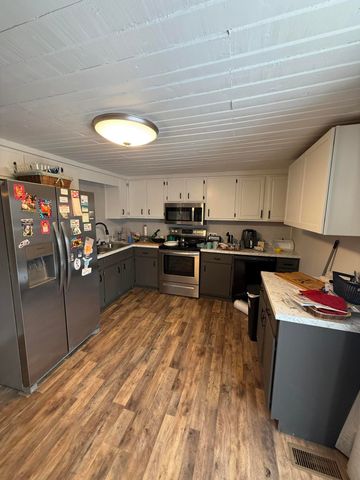 1356 W Pine Hill Road, London, KY 40744