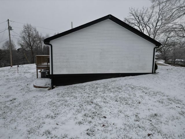 1356 W Pine Hill Road, London, KY 40744