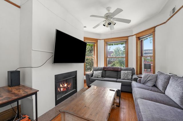 3135 N Clifton Avenue, Chicago, IL 60657