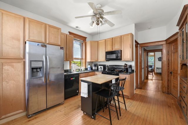 3135 N Clifton Avenue, Chicago, IL 60657