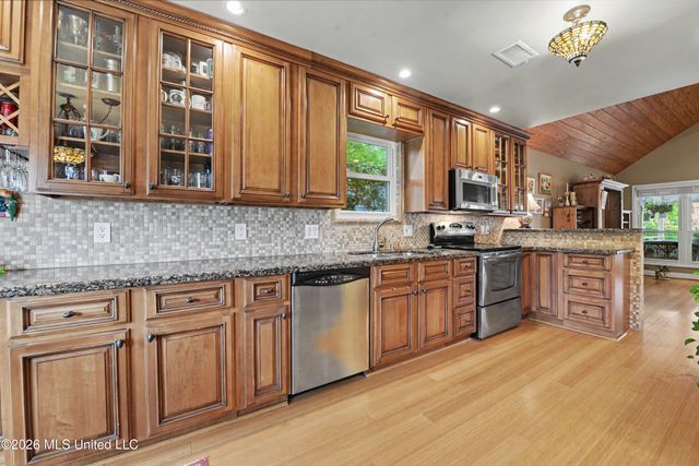 6330 Shawnee Street, Kiln, MS 39556