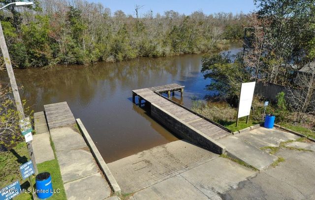 6330 Shawnee Street, Kiln, MS 39556
