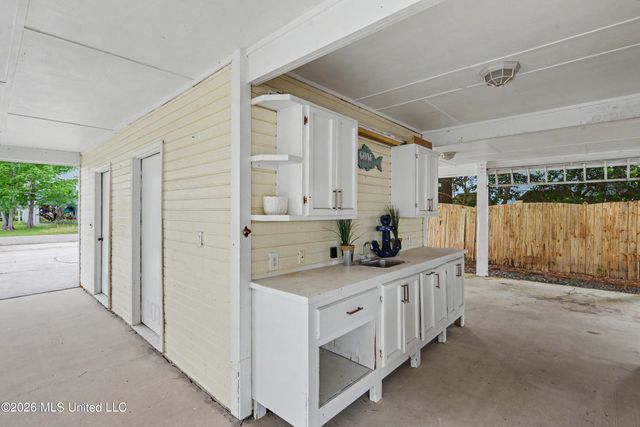 6330 Shawnee Street, Kiln, MS 39556