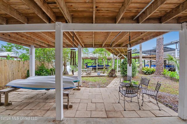 6330 Shawnee Street, Kiln, MS 39556