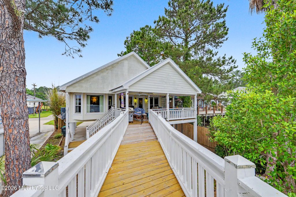 6330 Shawnee Street, Kiln, MS 39556