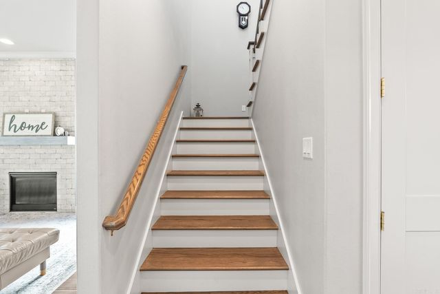 301 Kanis Ridge Dr, Little Rock, AR 72223