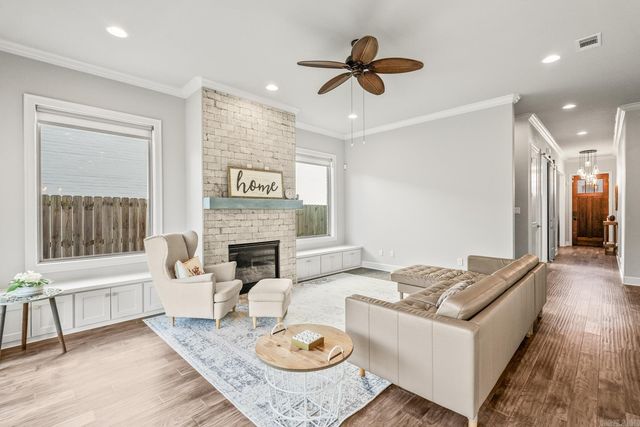 301 Kanis Ridge Dr, Little Rock, AR 72223