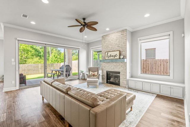 301 Kanis Ridge Dr, Little Rock, AR 72223