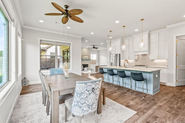 301 Kanis Ridge Dr, Little Rock, AR 72223