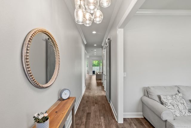 301 Kanis Ridge Dr, Little Rock, AR 72223