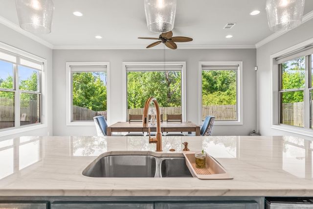 301 Kanis Ridge Dr, Little Rock, AR 72223