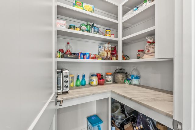 301 Kanis Ridge Dr, Little Rock, AR 72223