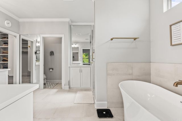 301 Kanis Ridge Dr, Little Rock, AR 72223