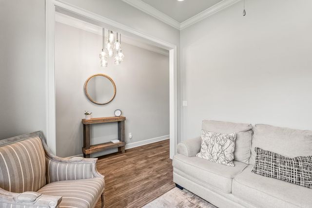 301 Kanis Ridge Dr, Little Rock, AR 72223